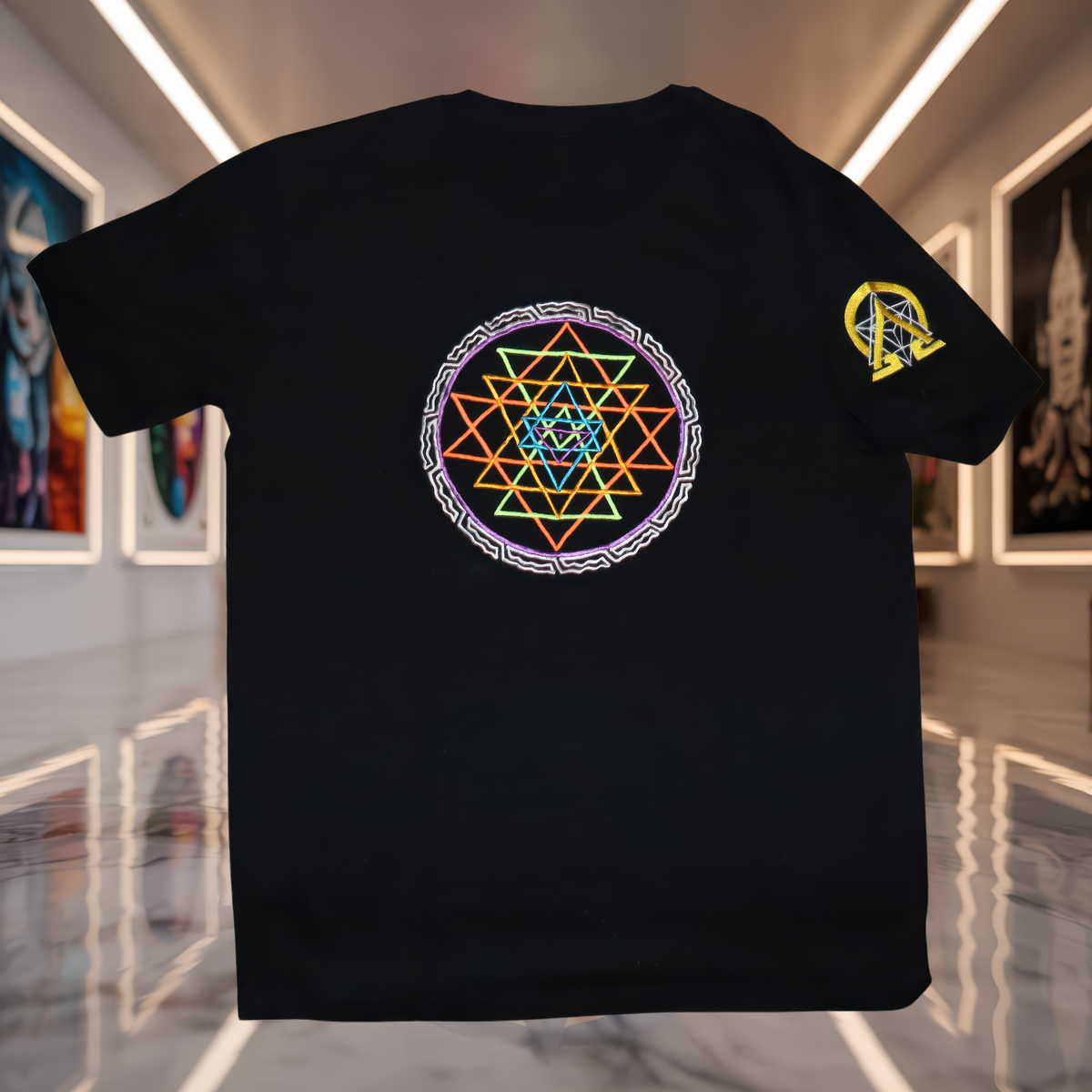 UV-T-Shirt „Sri Yantra“ – Schwarz Vorderseite